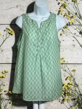 Kenar Blouse Sz M Sleeveless V-Neck Light Green Top Geometric Shirt Lightweight